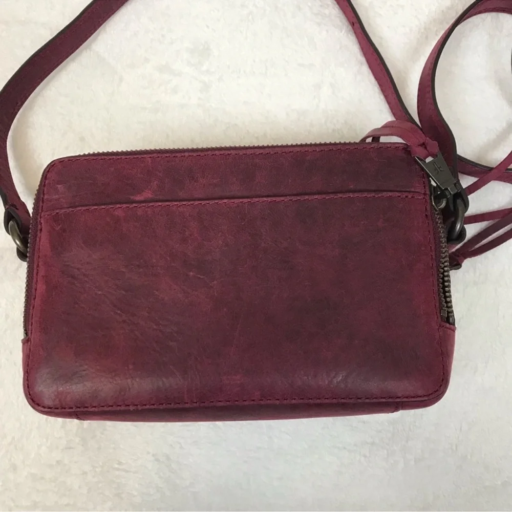 NWOT Frye zip camera bag sangria cross body. From smoke free home . Great bag - Picture 2 of 7